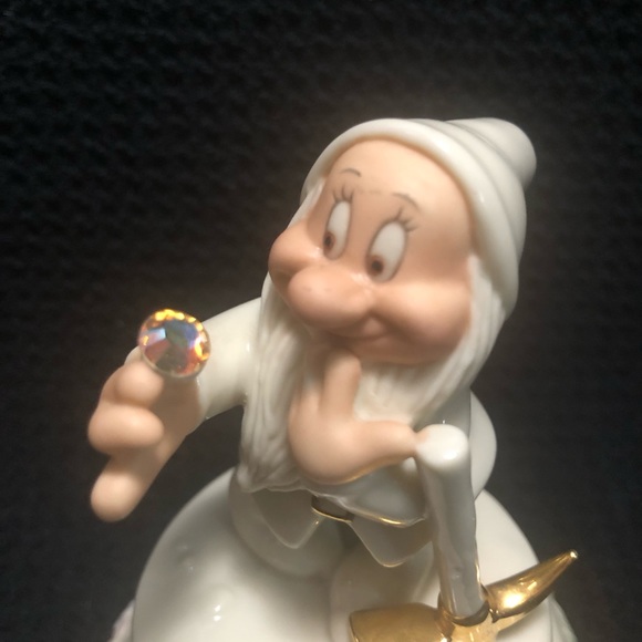 Lennox Treasures Bashful Treasure Box Disney. - Picture 6 of 7